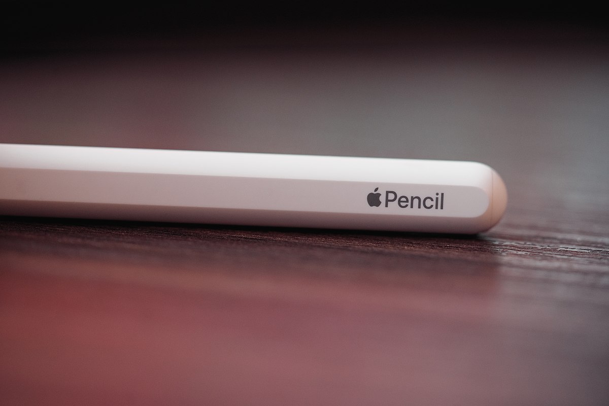 Сравнение нового Apple Pencil USB-C с Apple Pencil 2-го поколения и Apple Pencil 1-го поколения