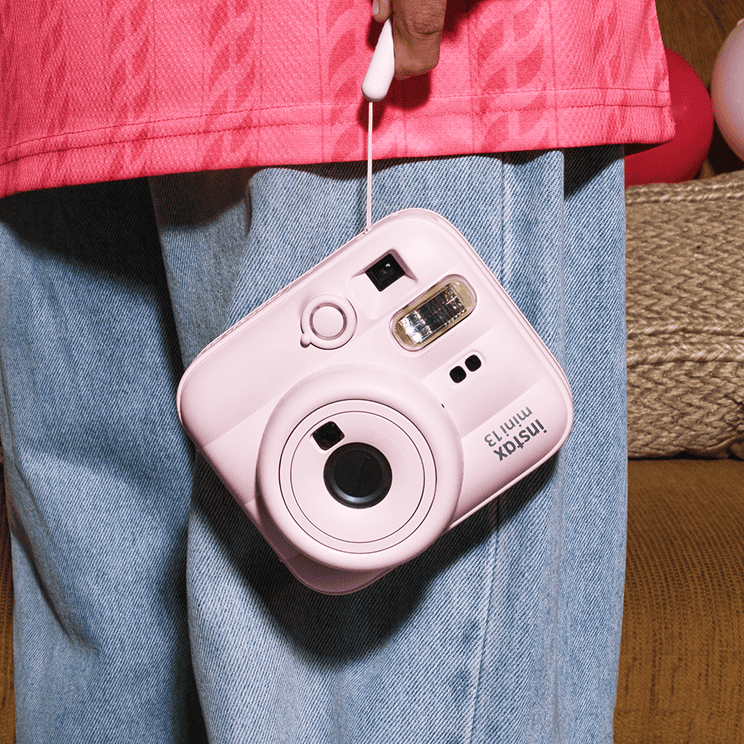 Instax Mini 13: Новый опыт мгновенной фотографии